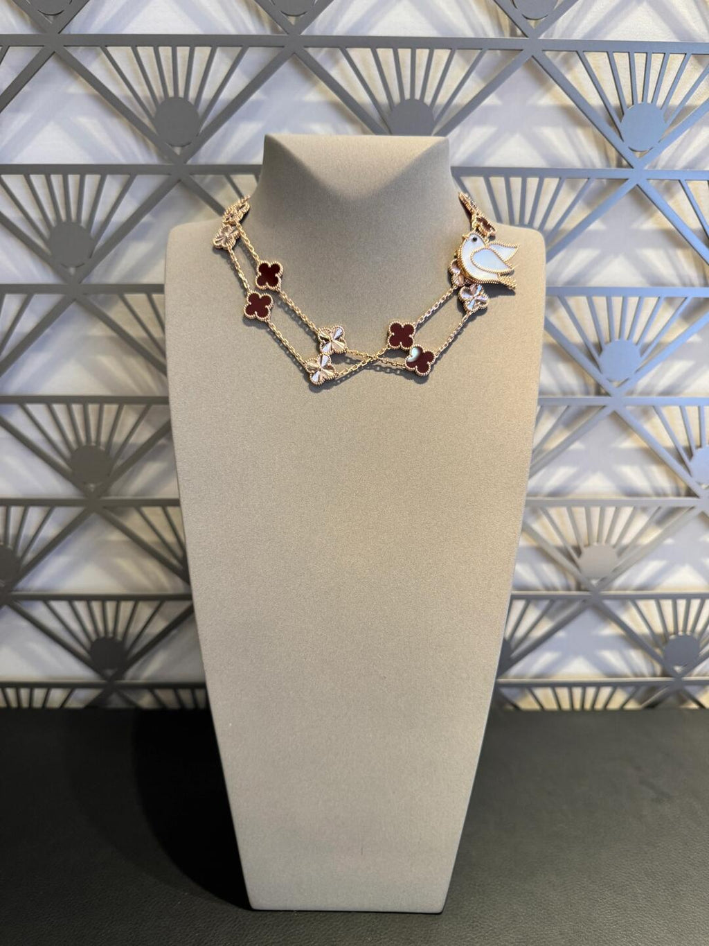 CLOVER 20 MOTIFS LASER CARNELIAN NECKLACE