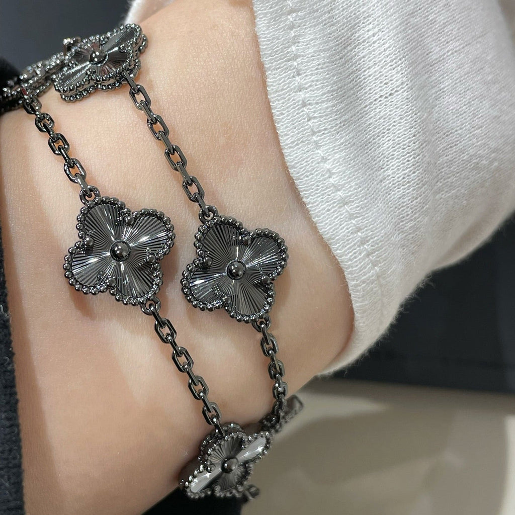 BRACELET NOIR À 5 MOTIFS CLOVER 