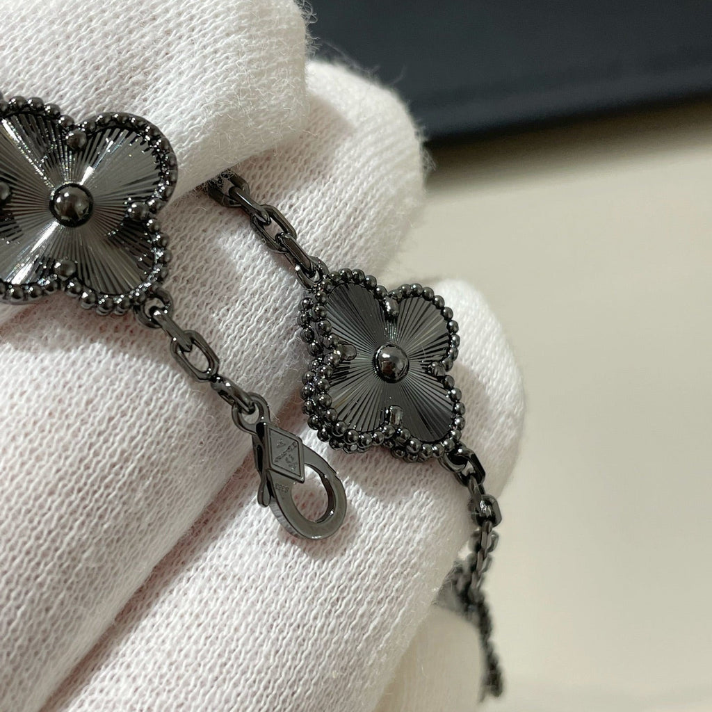 BRACELET NOIR À 5 MOTIFS CLOVER 