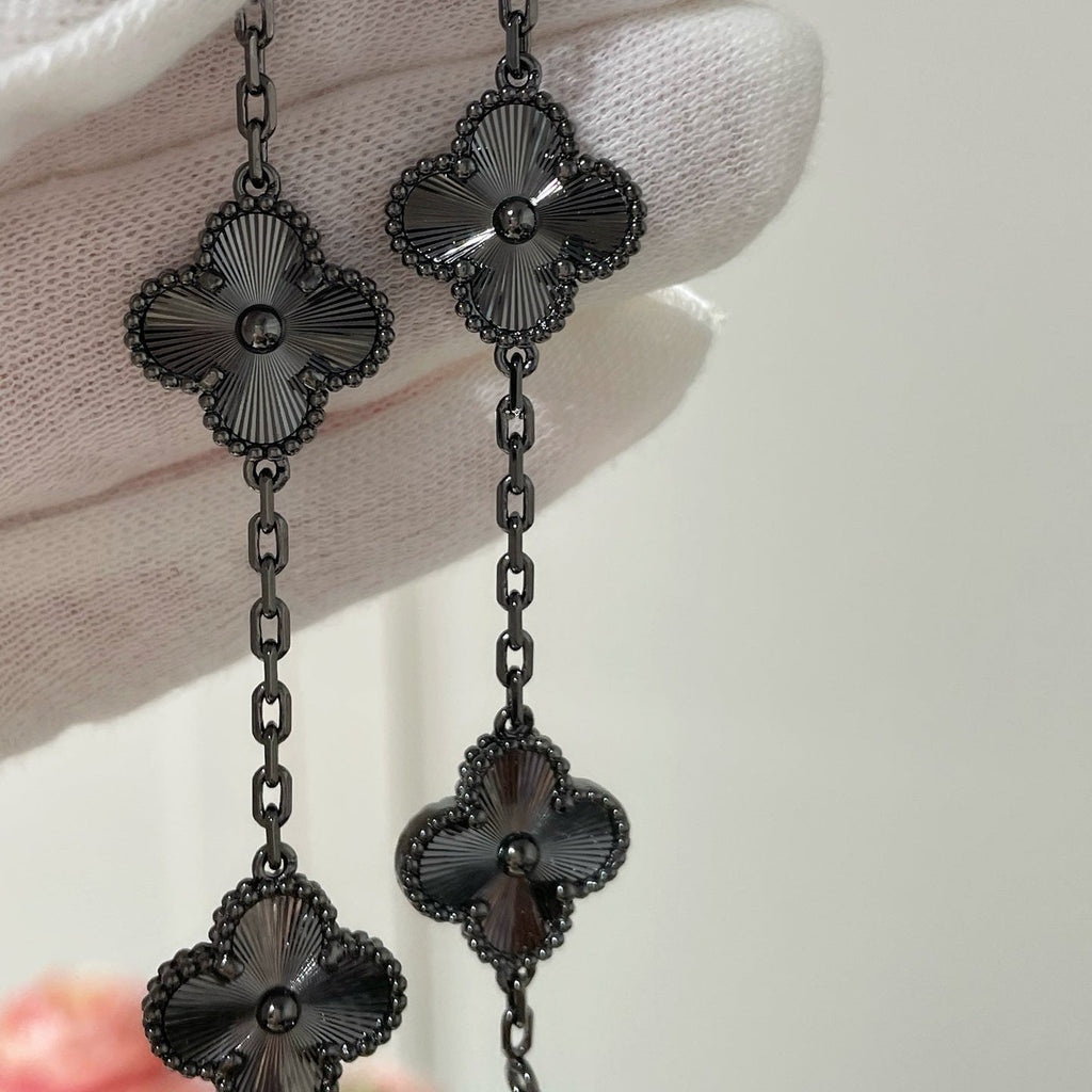 BRACELET NOIR À 5 MOTIFS CLOVER 