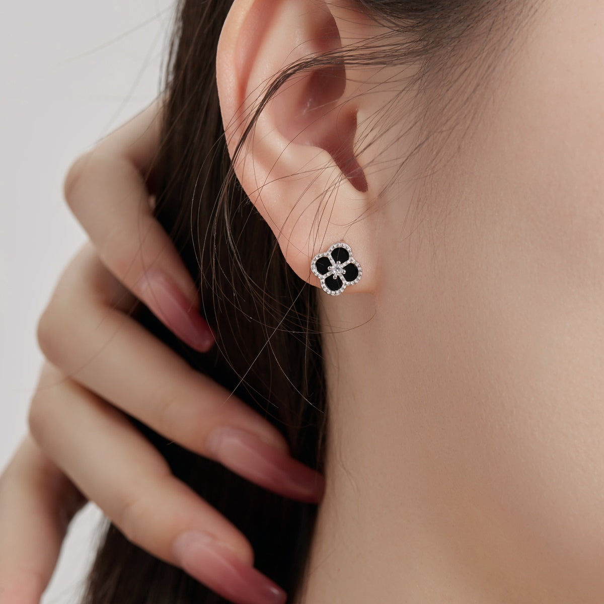 [HOT] Boucles d'oreilles exquises en forme de fleur de trèfle à quatre feuilles
