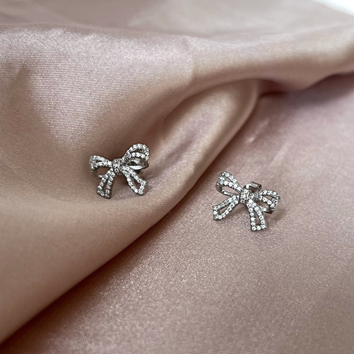 [HOT] Boucles d'oreilles délicates en forme de nœud