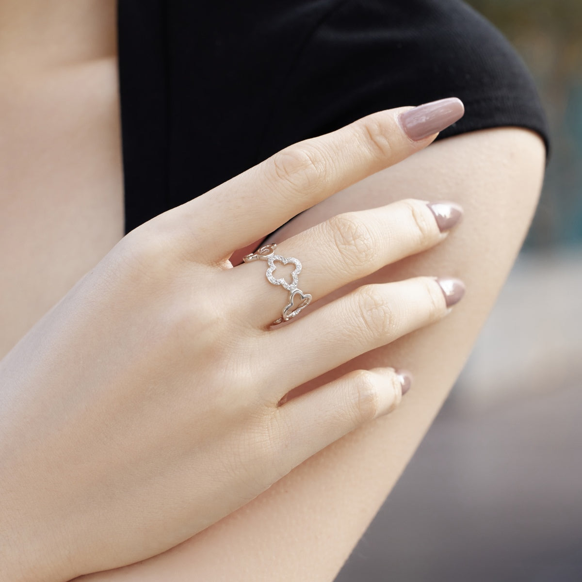[HOT] Bague creuse en forme de trèfle à quatre feuilles