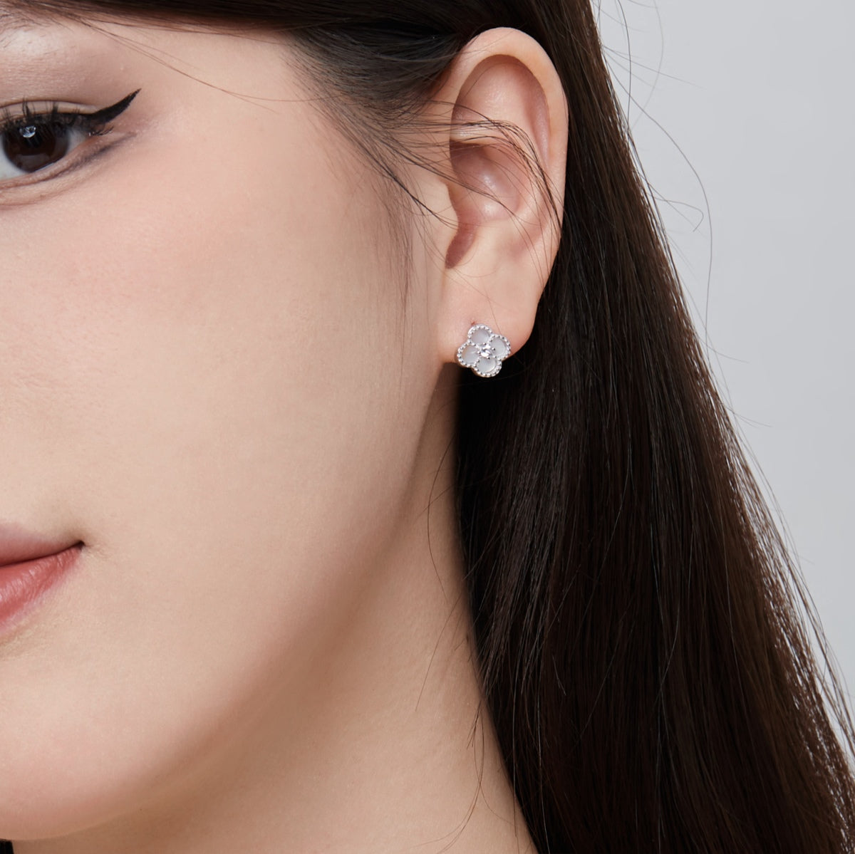 [HOT] Boucles d'oreilles exquises en forme de fleur de trèfle à quatre feuilles