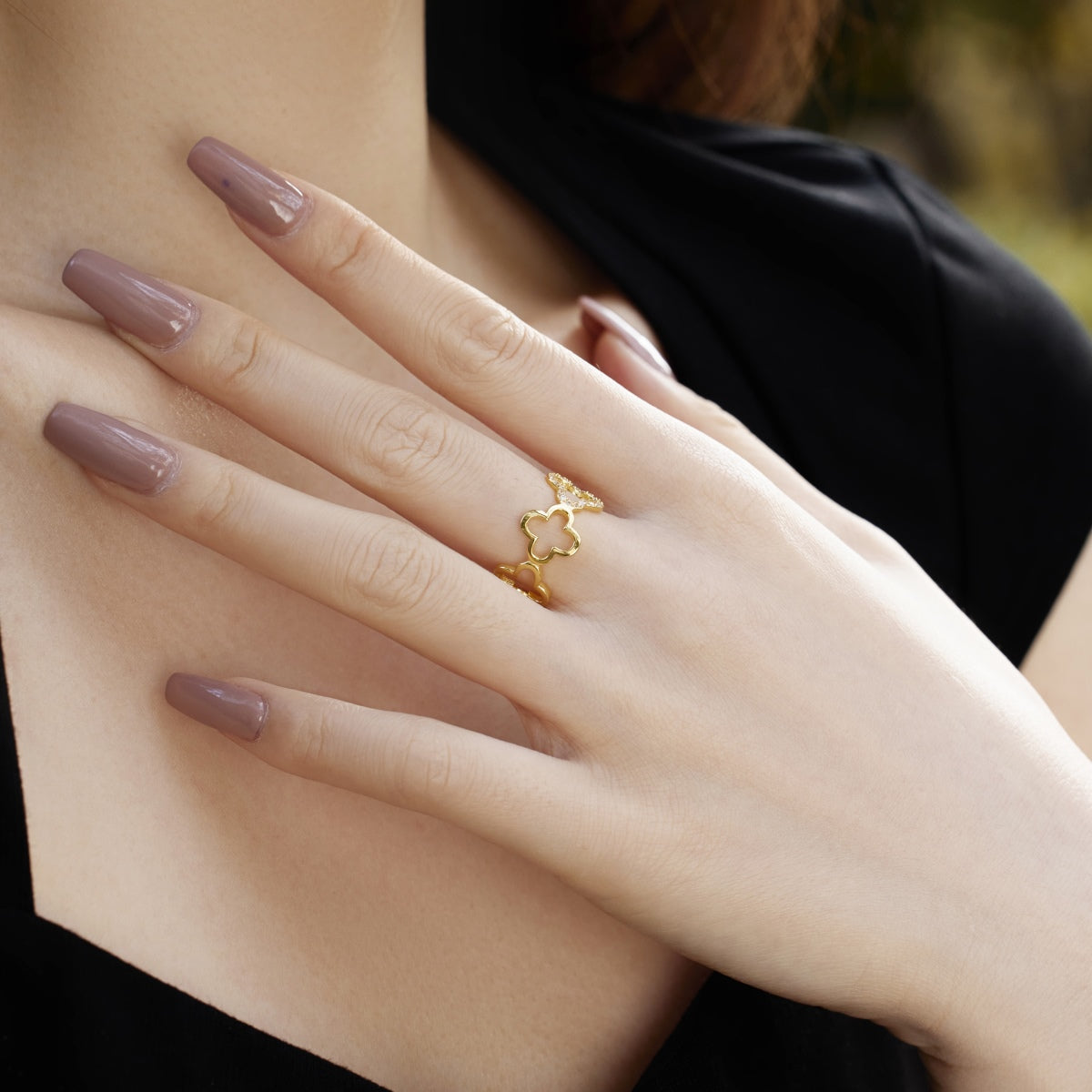 [HOT] Bague creuse en forme de trèfle à quatre feuilles