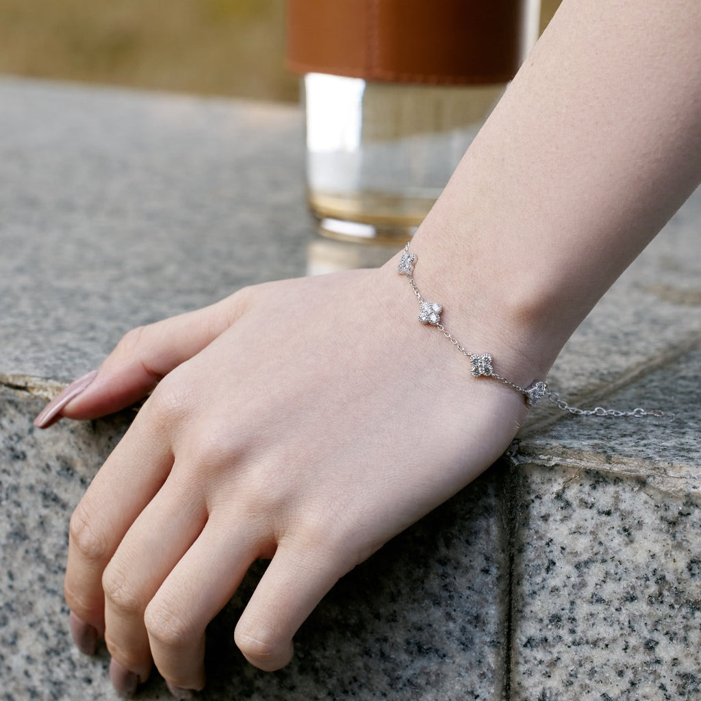 [HOT]Four-Leaf Clover Hollow Butterfly Bracelet