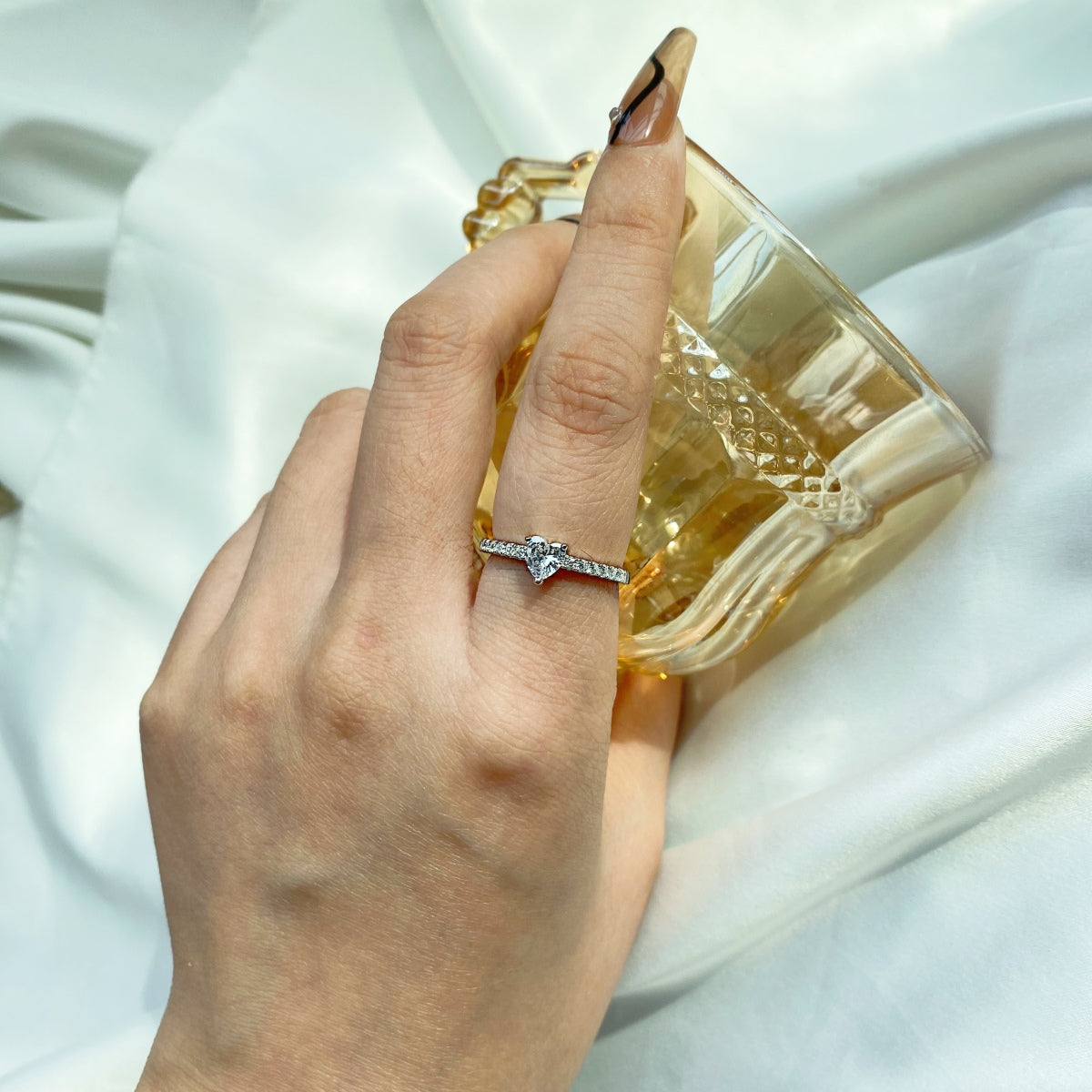 [HOT] Bague d'amour charmante en forme de cœur de 0,5 carat CaratEternity