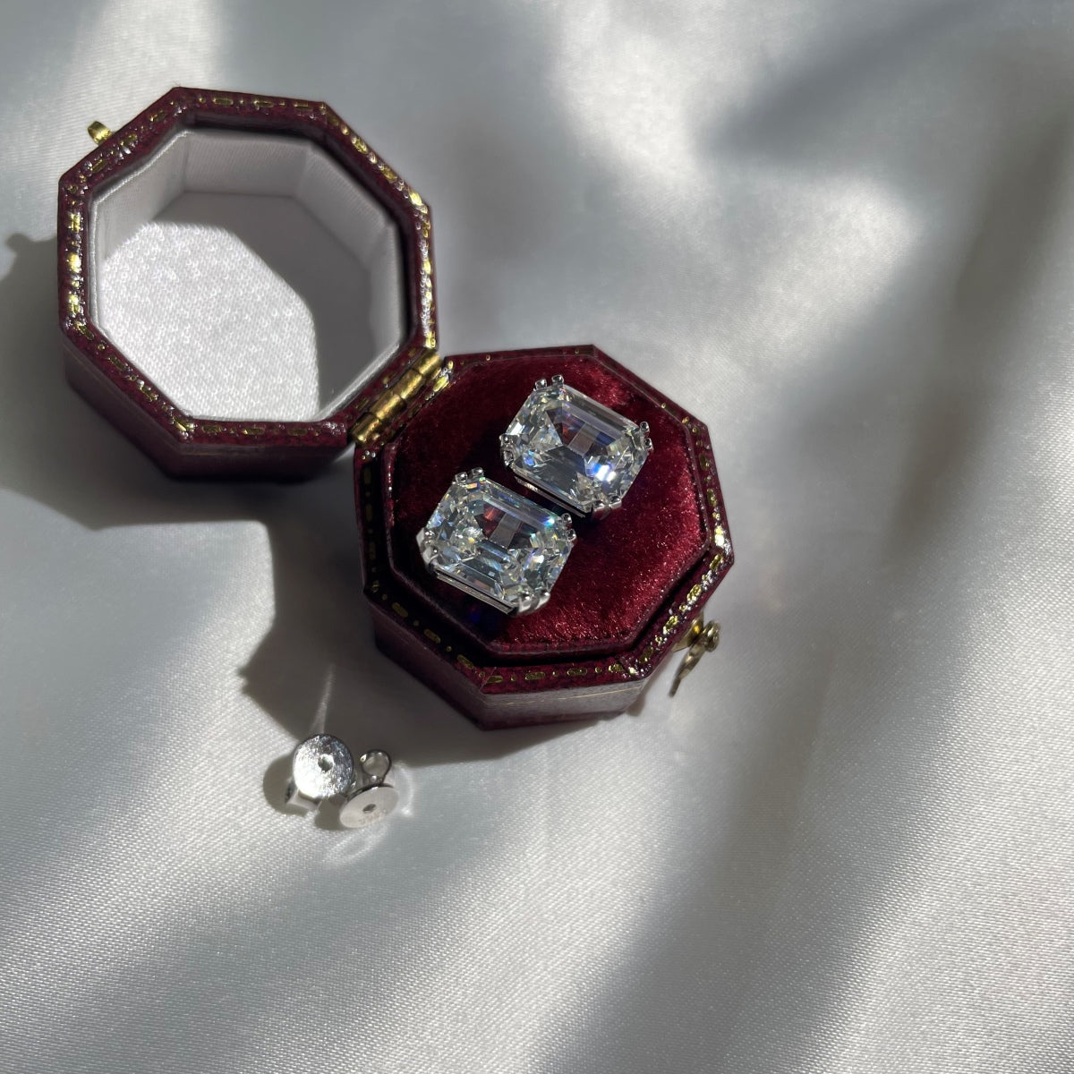 [HOT] Boucles d'oreilles éblouissantes de forme carrée