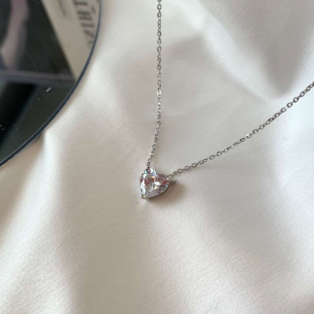 [HOT]Heart Shape Main Stone Pendant Collarbone Necklace