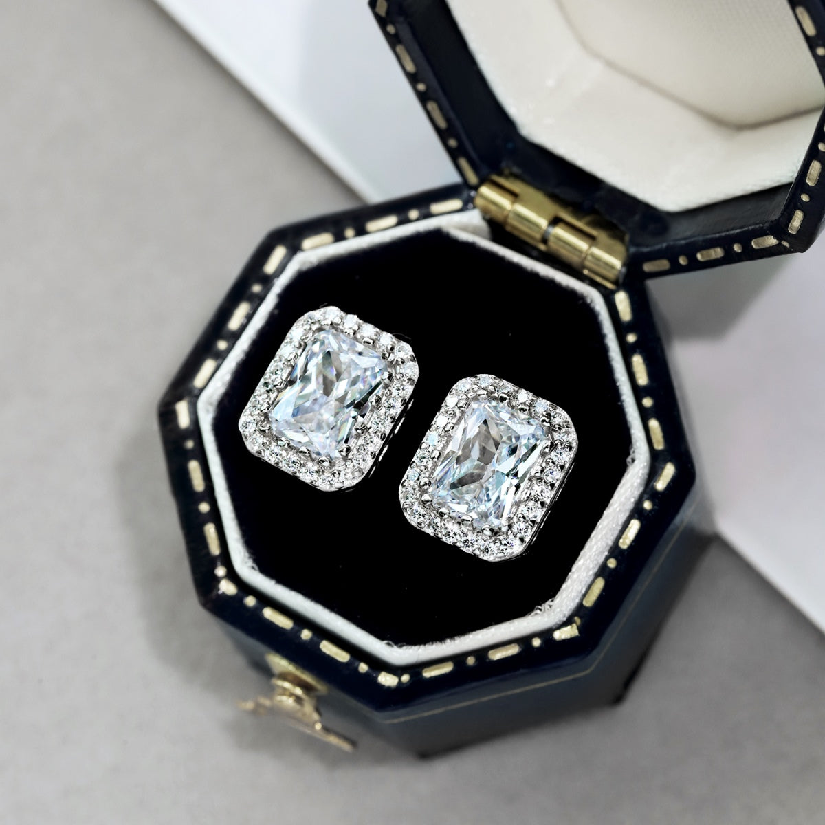 [HOT] Boucles d'oreilles luxueuses et délicates taille émeraude de 1,0 carat