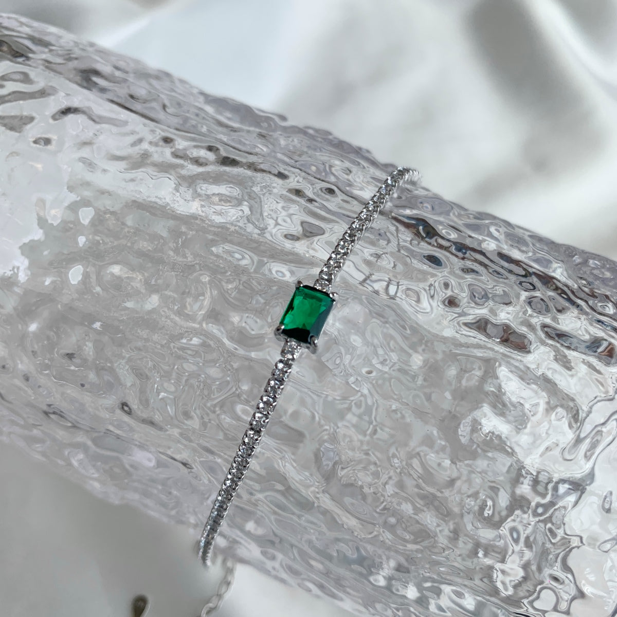 [HOT]1.0 Carat Unique Emerald Cut Banquet Bracelet