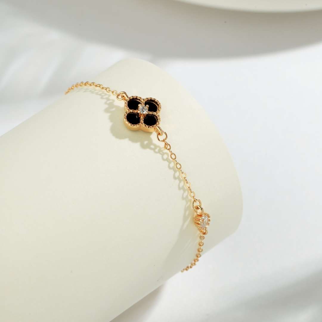 [HOT]Delicate Four Leaf Clover Bracelet