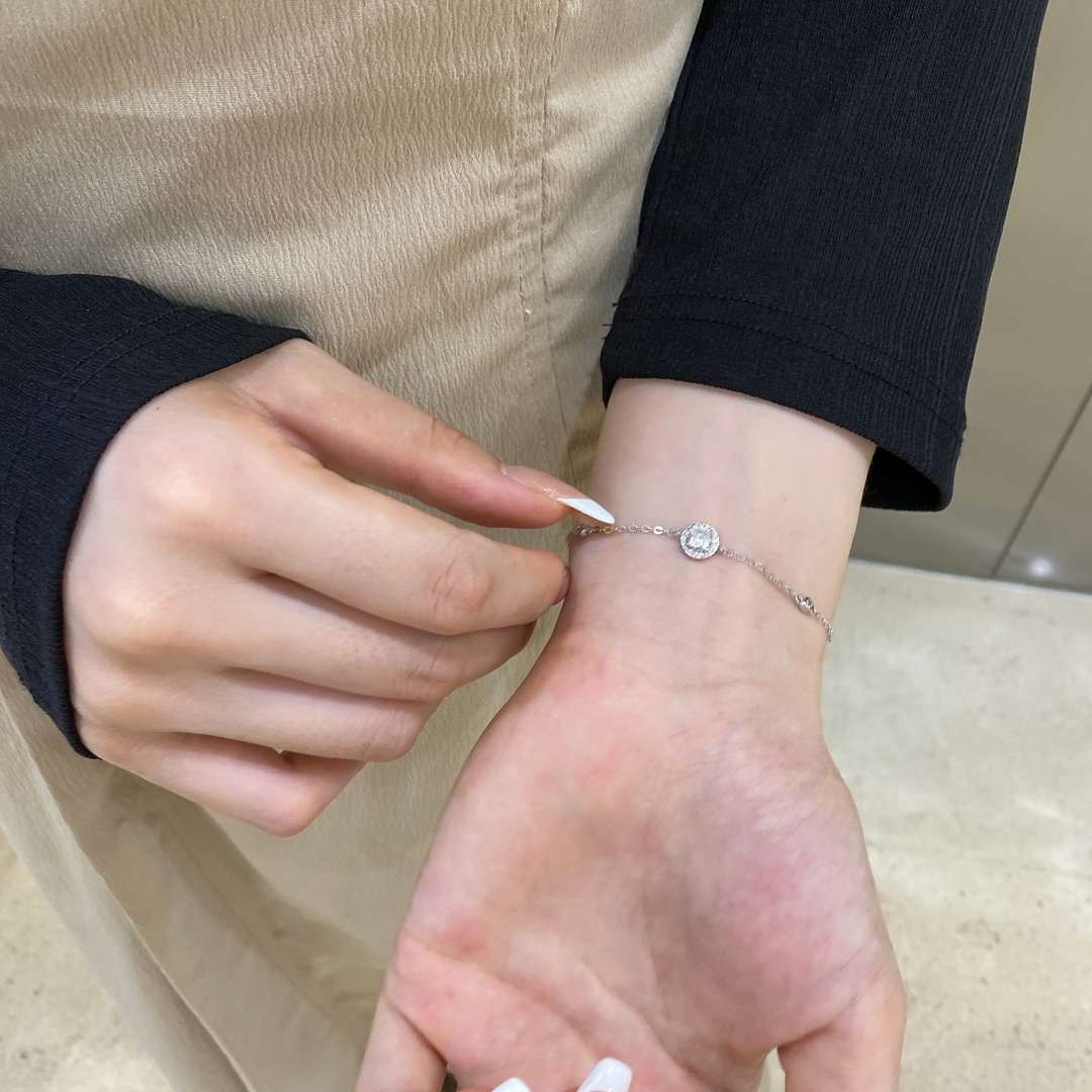 [HOT]Dazzling Round Cut Shape Bracelet