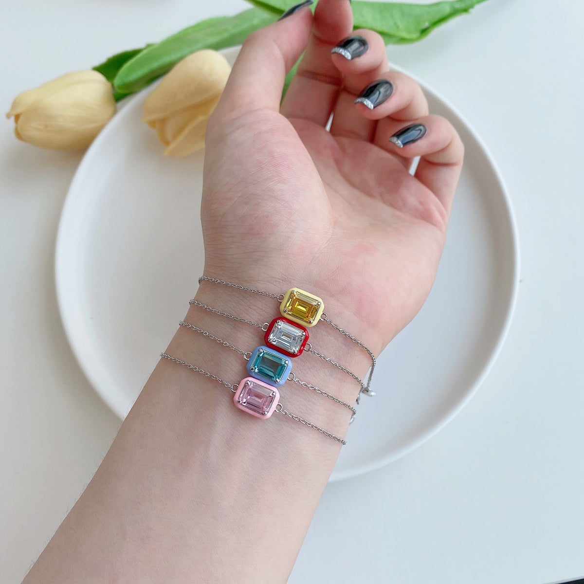 [HOT] Bracelet quotidien taille émeraude coloré et scintillant de 2,0 carats
