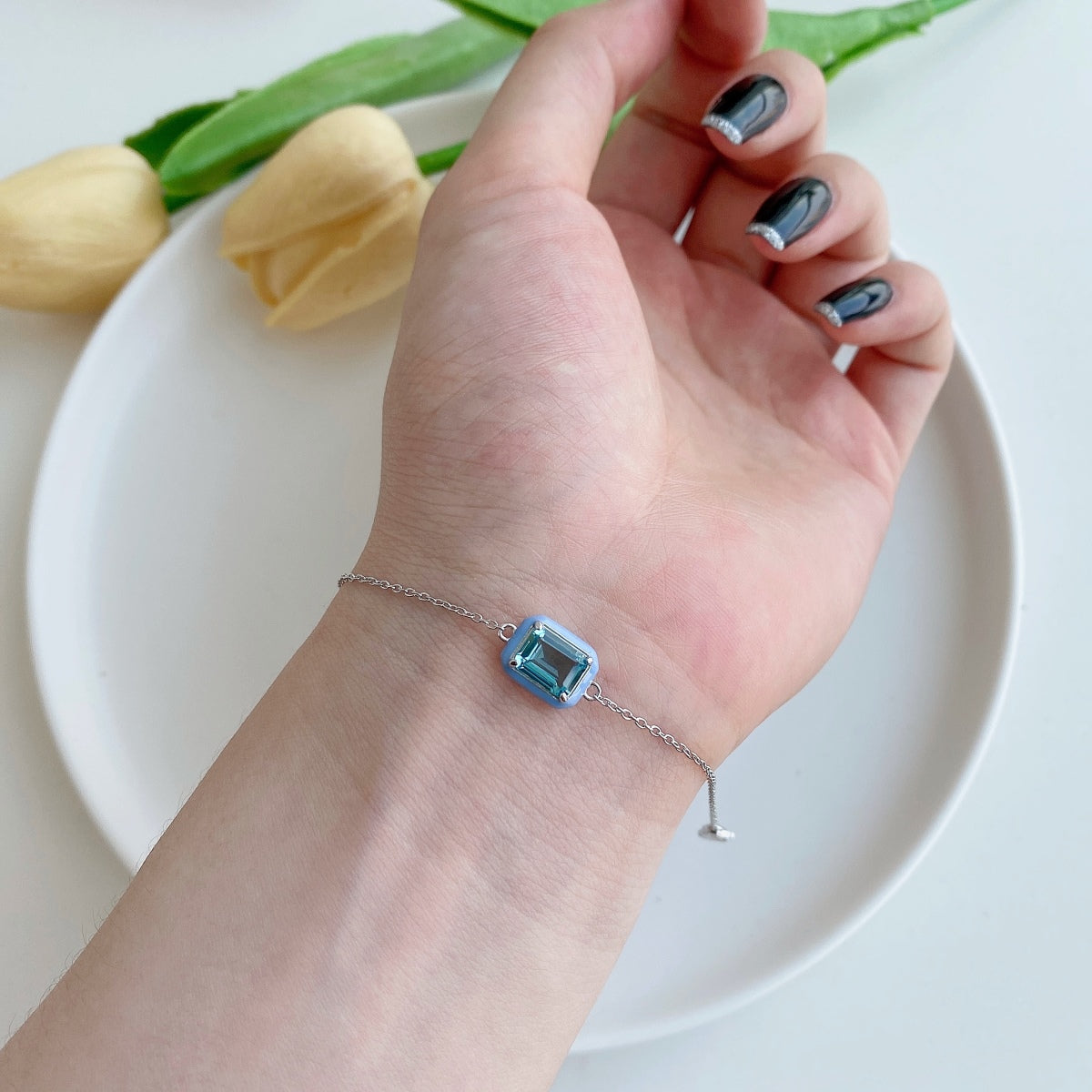 [HOT] Bracelet quotidien taille émeraude coloré et scintillant de 2,0 carats