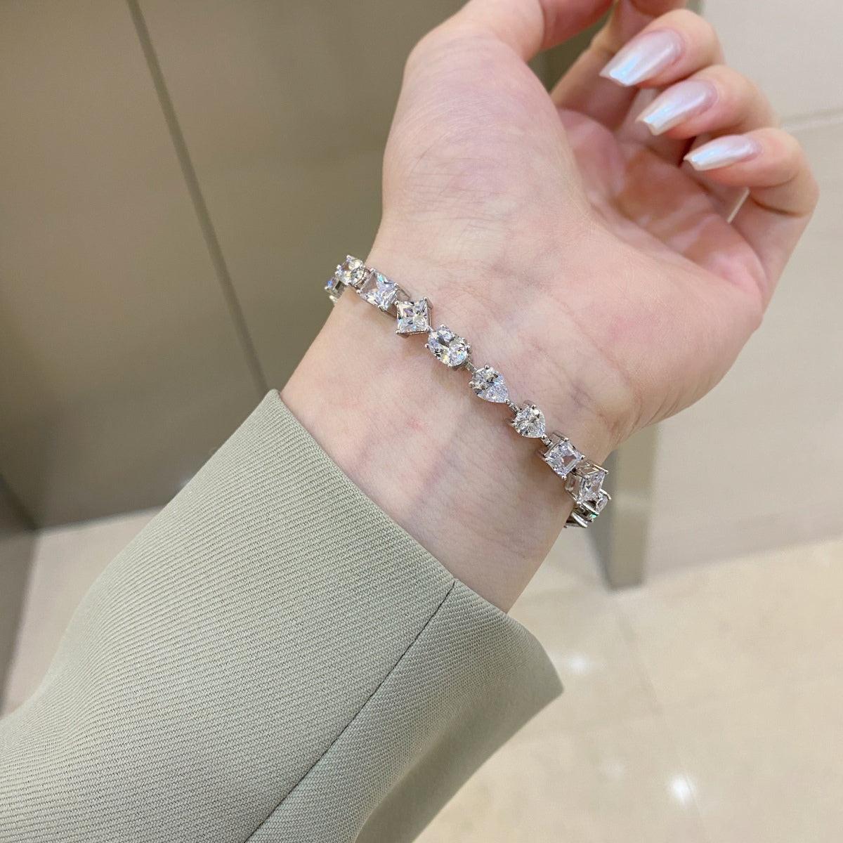 [HOT] Bracelet quotidien unique et exquis à plusieurs coupes