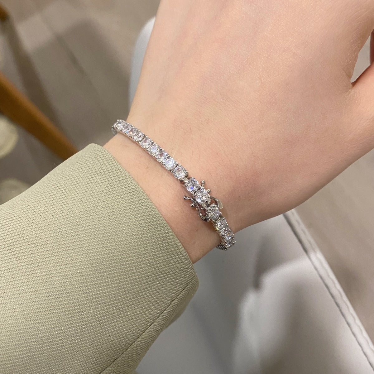 [HOT] Bracelet de tennis luxueux à coupe ronde ornée