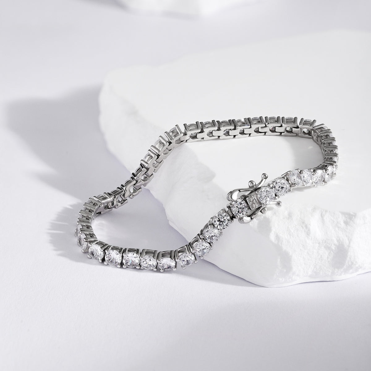 [HOT] Bracelet de tennis luxueux à coupe ronde ornée