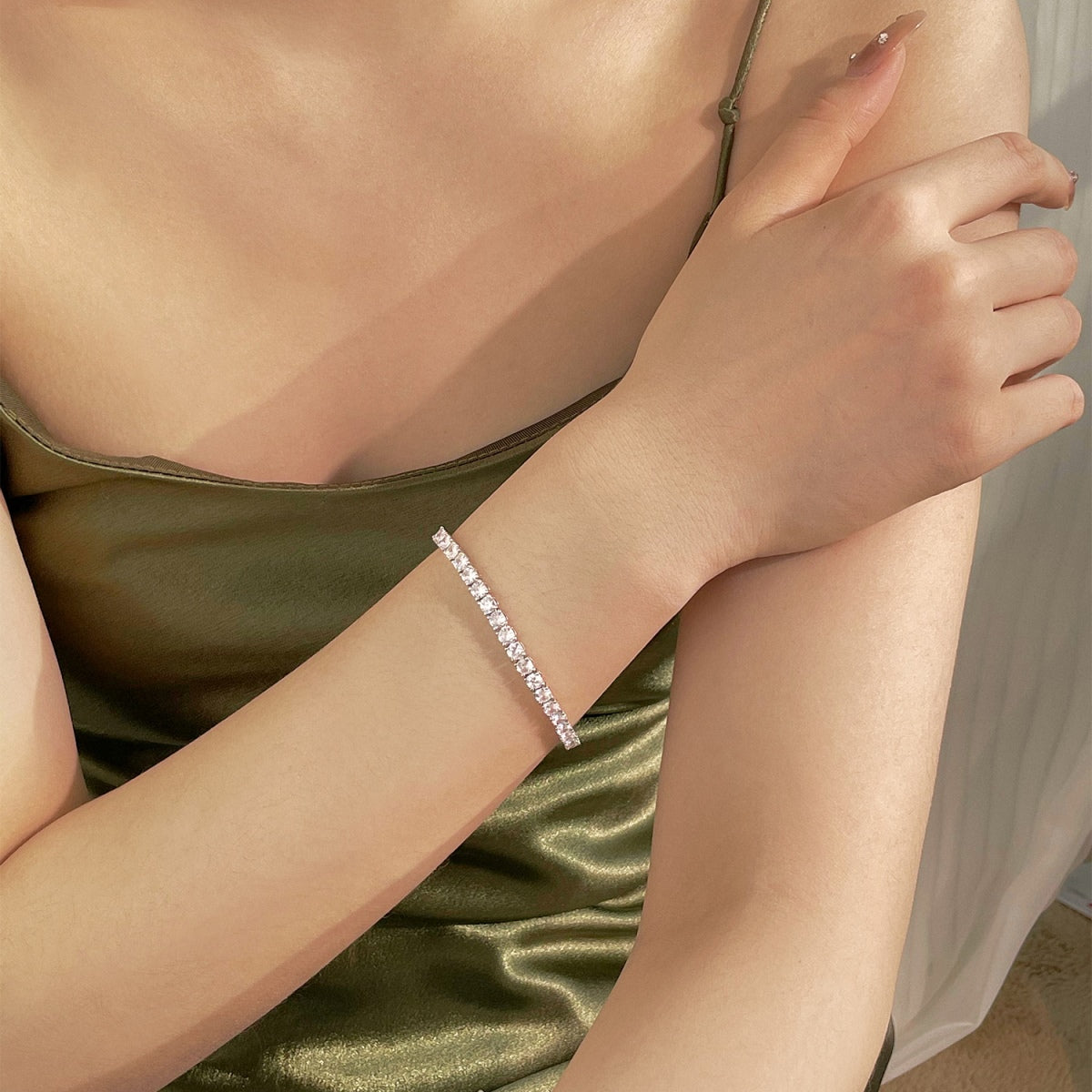 [HOT] Bracelet de tennis luxueux à coupe ronde ornée