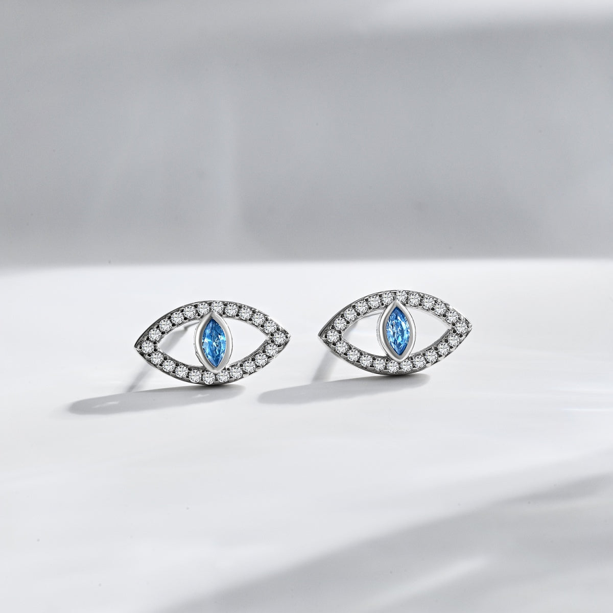 [HOT] Boucles d'oreilles à tige creuses Blue Devil Eyes