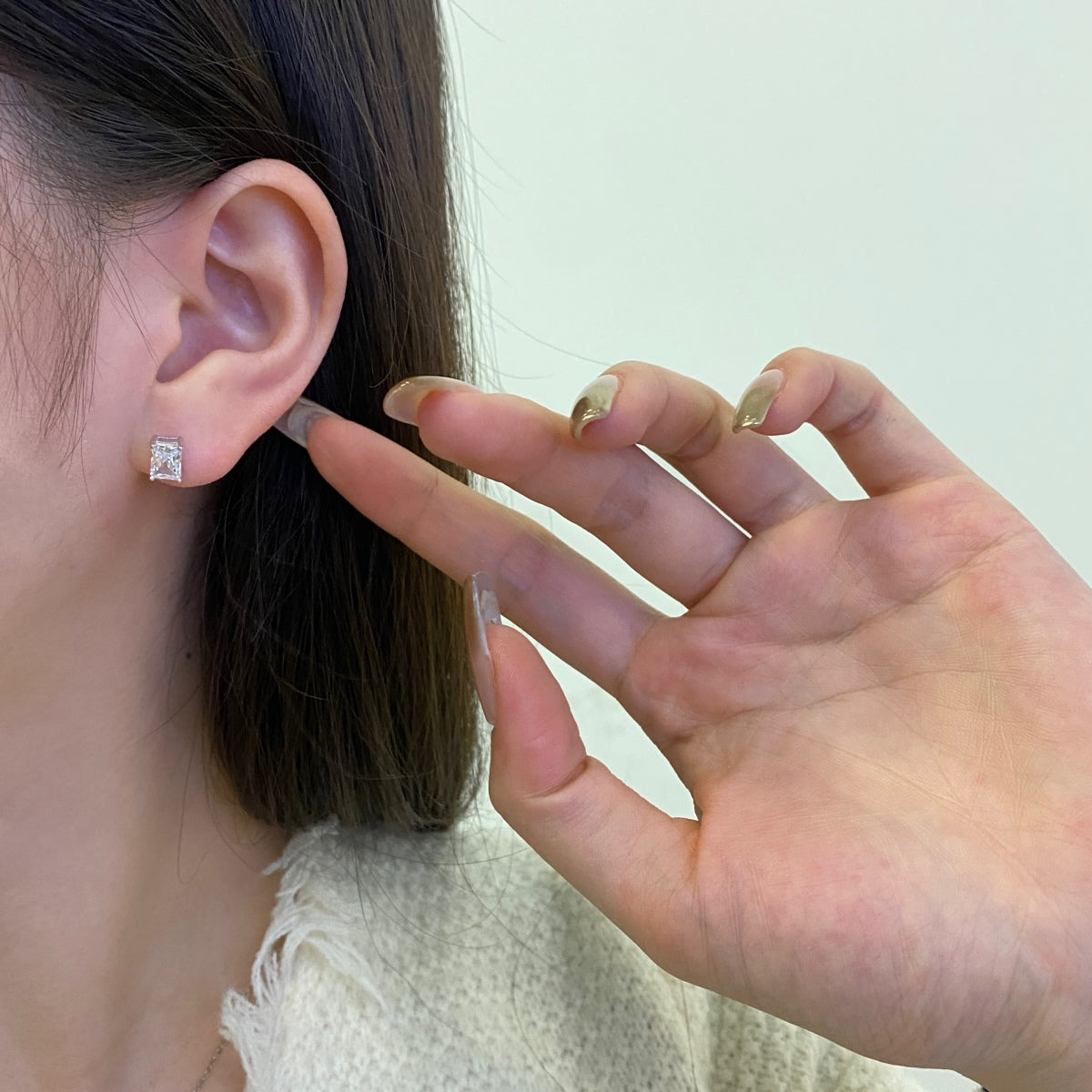[HOT] Boucles d'oreilles à tige rectangulaires brillantes et élégantes avec pierre centrale