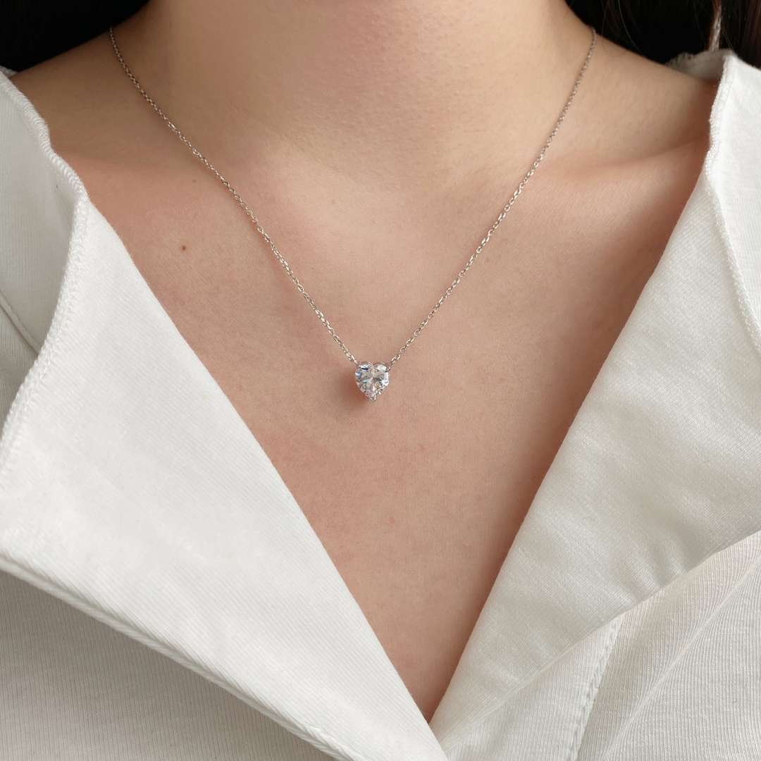 [HOT]Heart Shape Main Stone Pendant Collarbone Necklace