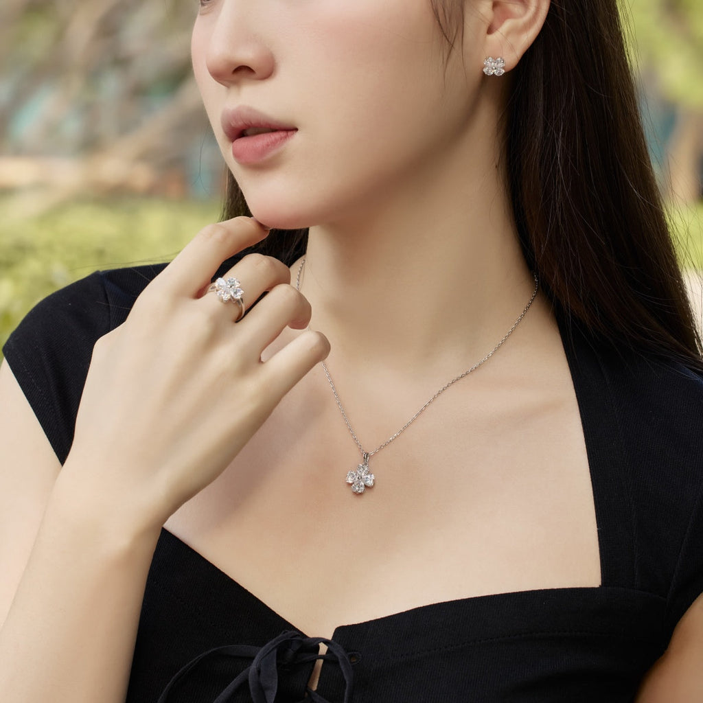 [HOT]四つ葉のクローバーボールピアス