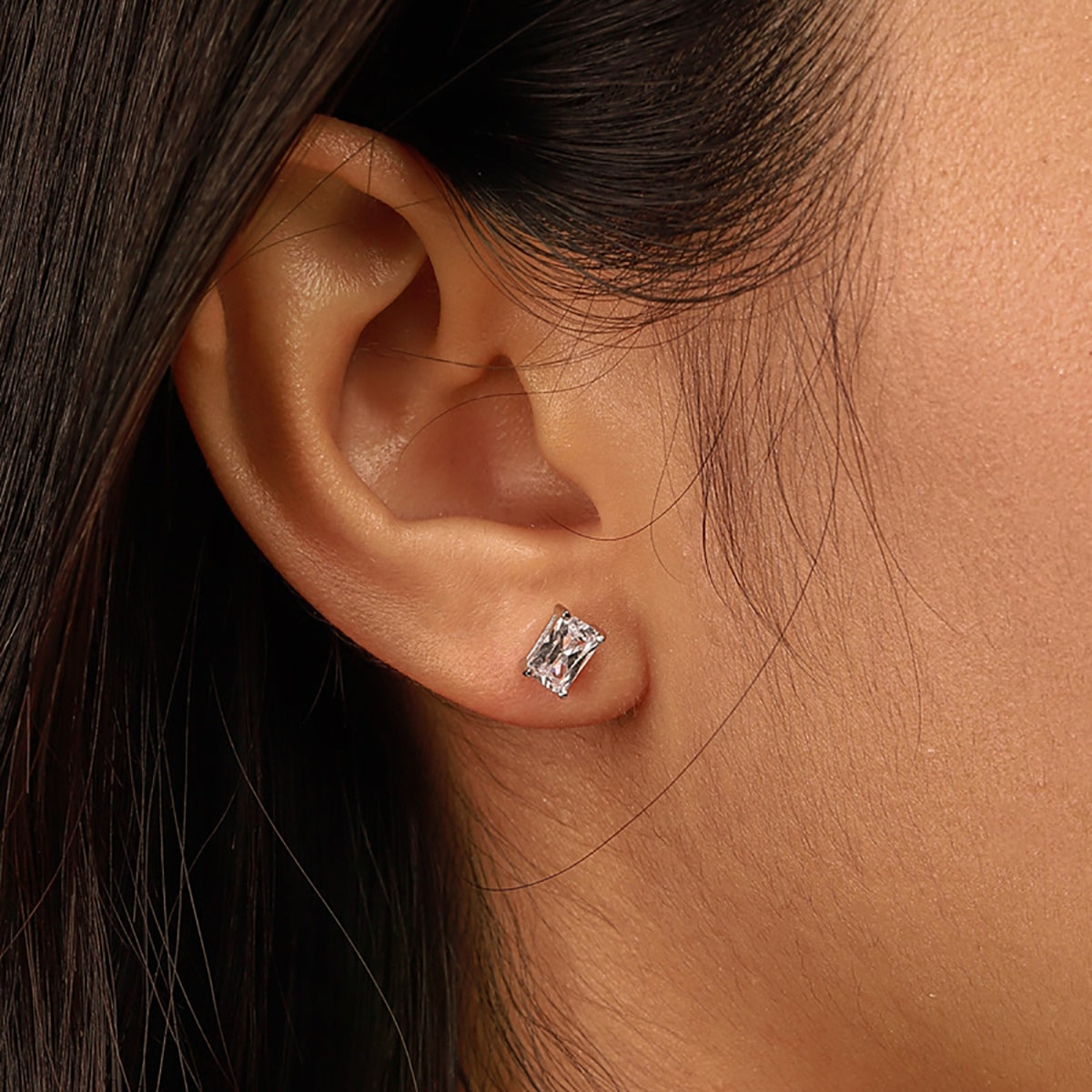 [HOT] Boucles d'oreilles à tige rectangulaires brillantes et élégantes avec pierre centrale