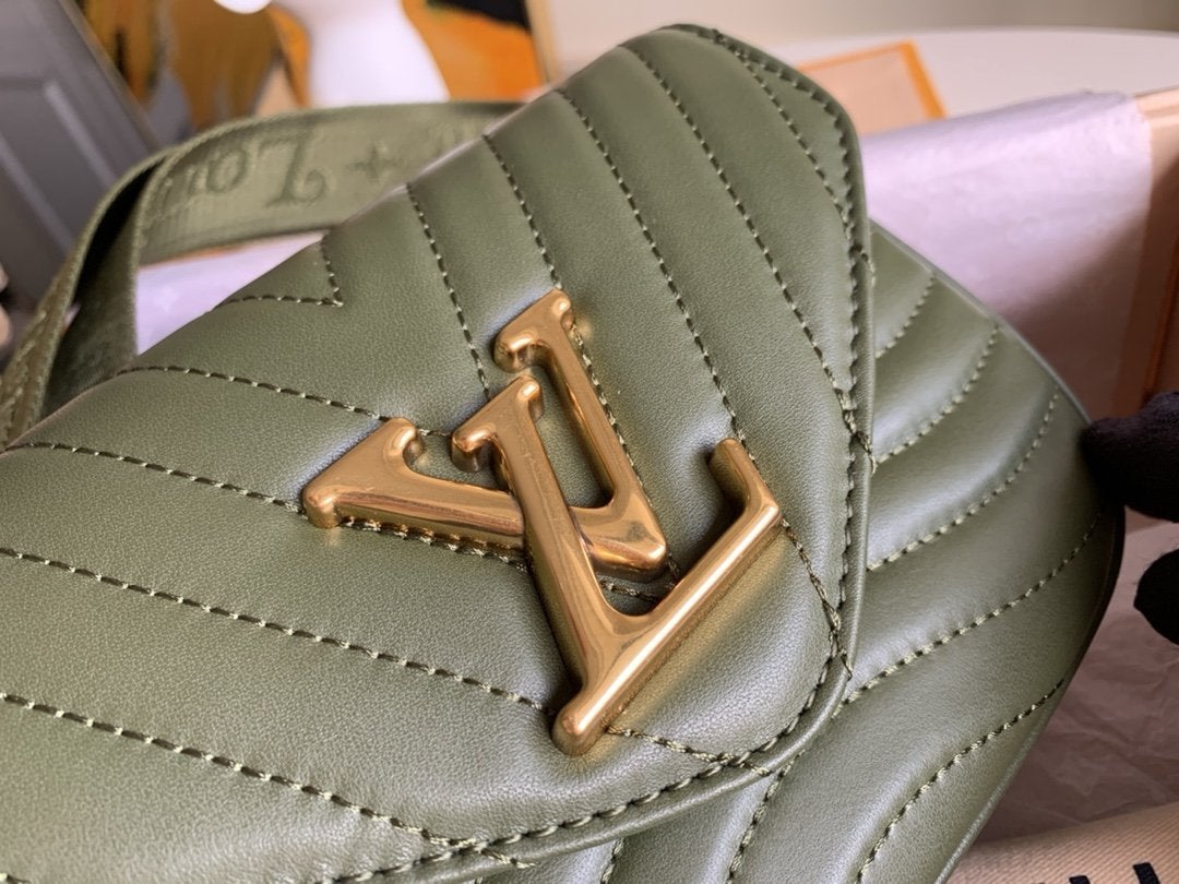 SAC BANDOULIÈRE EN CUIR DE VEAU KAKI MULTI-POCHETTES 19 CM 