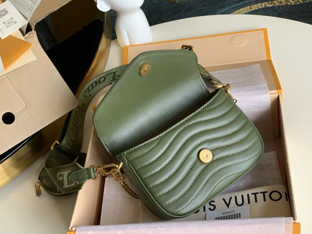 SAC BANDOULIÈRE EN CUIR DE VEAU KAKI MULTI-POCHETTES 19 CM 