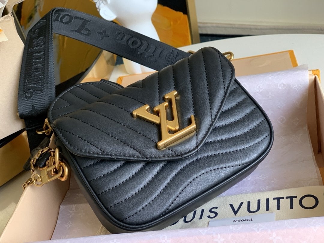 SAC BANDOULIÈRE MULTI-POCHETTES EN CUIR DE VEAU NOIR 19 CM