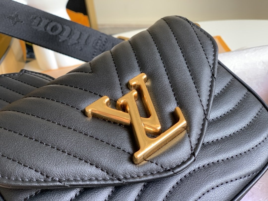 SAC BANDOULIÈRE MULTI-POCHETTES EN CUIR DE VEAU NOIR 19 CM