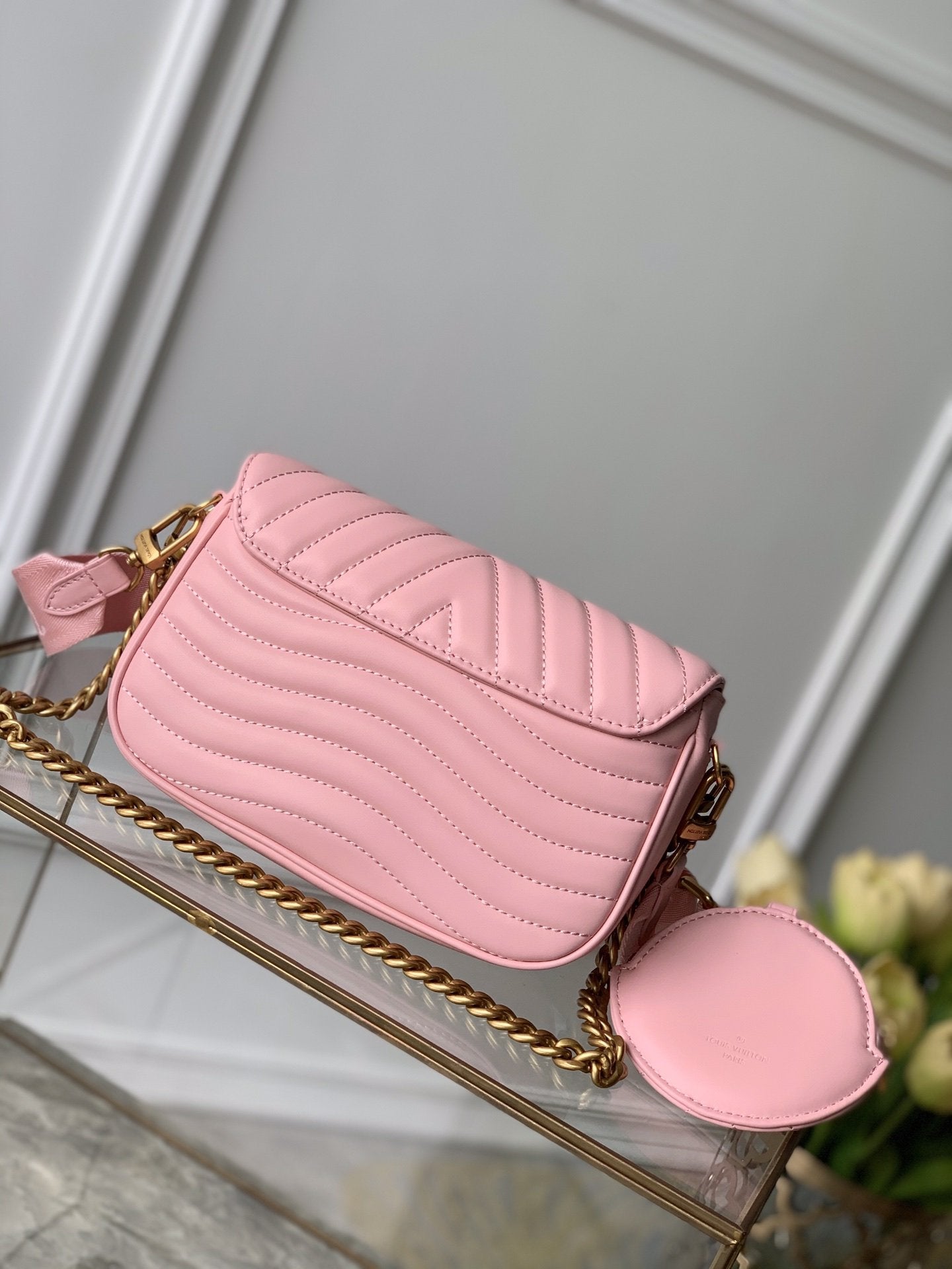 SAC BANDOULIÈRE MULTI-POCHETTES EN CUIR DE VEAU ROSE 19 CM
