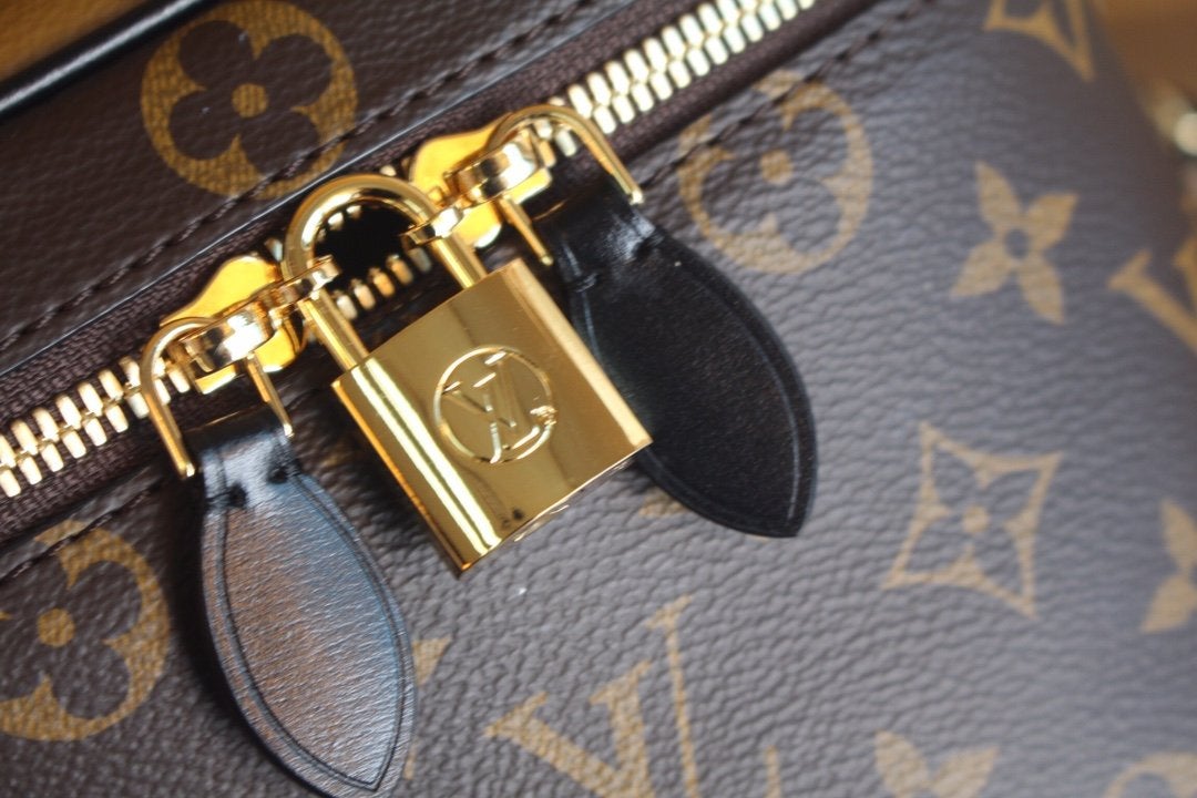 LV VANITY PM 19 TOILE MONOGRAMME 