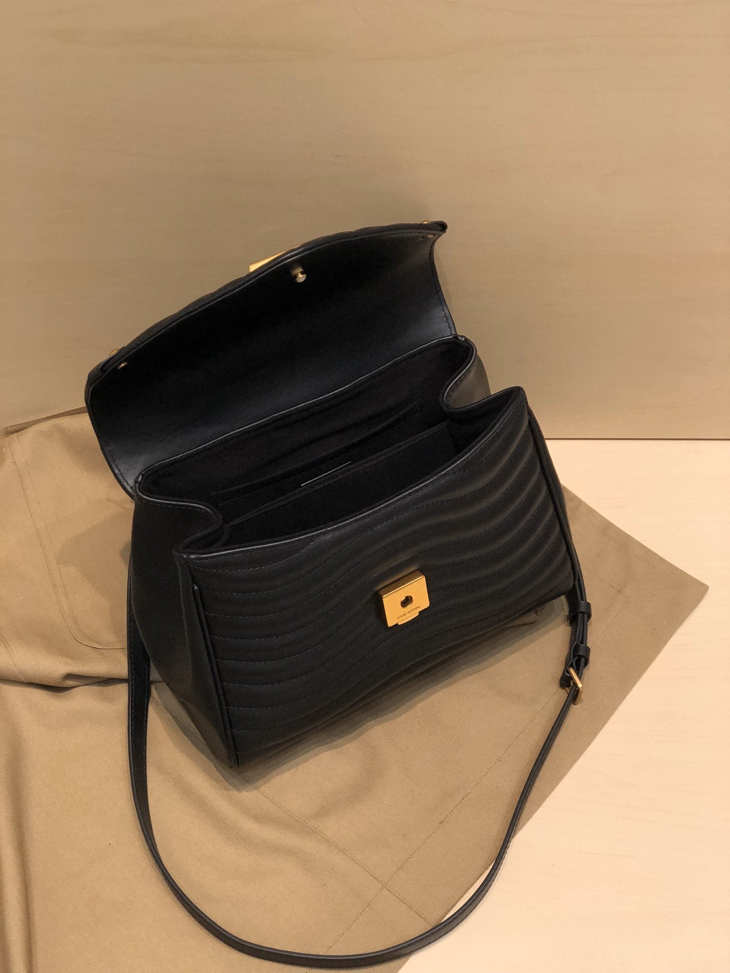 SAC À MAIN LV 26 CM EN CUIR DE VEAU NOIR