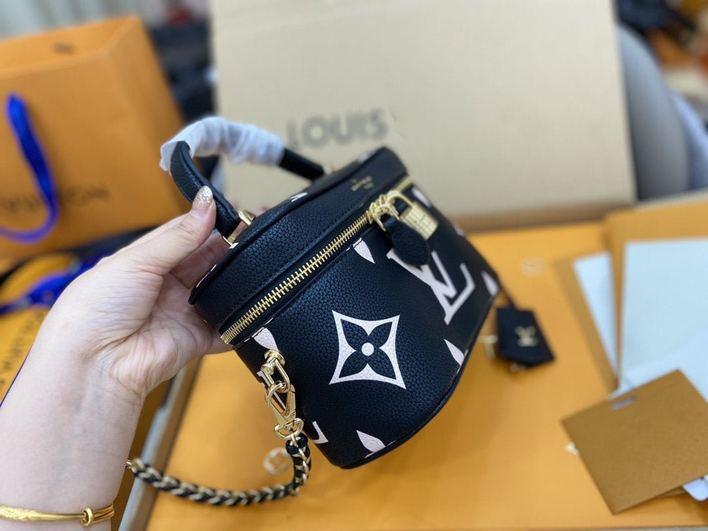 VANITY PM 19 CM NOIR BLANC MONOGRAMME EMPREINTE CUIR 
