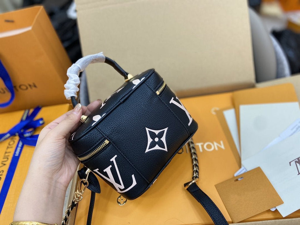 VANITY PM 19 CM NOIR BLANC MONOGRAMME EMPREINTE CUIR 