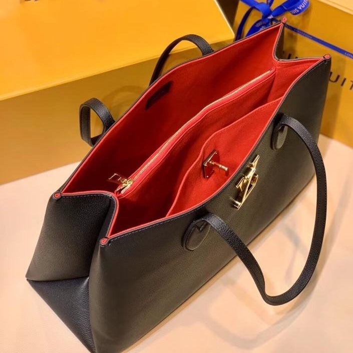 SAC SHOPPER LV LOCKME 42 EN CUIR DE VEAU GRAINÉ NOIR