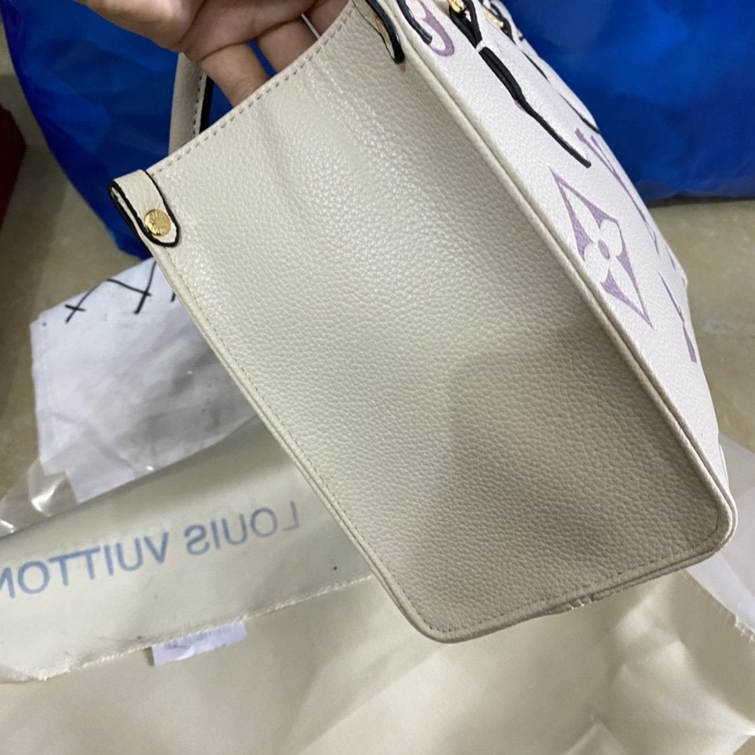 ONTHEGO PM 25 CUIR DE VACHE GRAINÉ GAUFRÉ CRÈME 