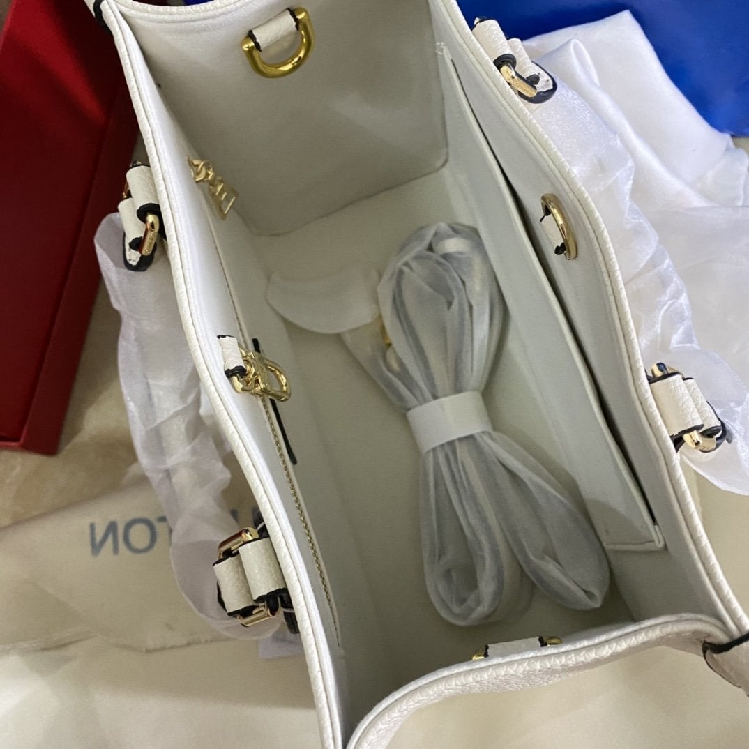 ONTHEGO PM 25 CUIR DE VACHE GRAINÉ GAUFRÉ CRÈME 