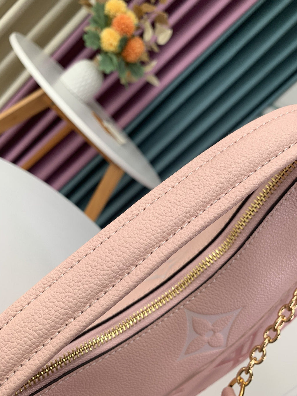 SAC HOBO MASHMALLOW BOUTON DE ROSE EN CUIR DE VACHE GRAINÉ ROSE