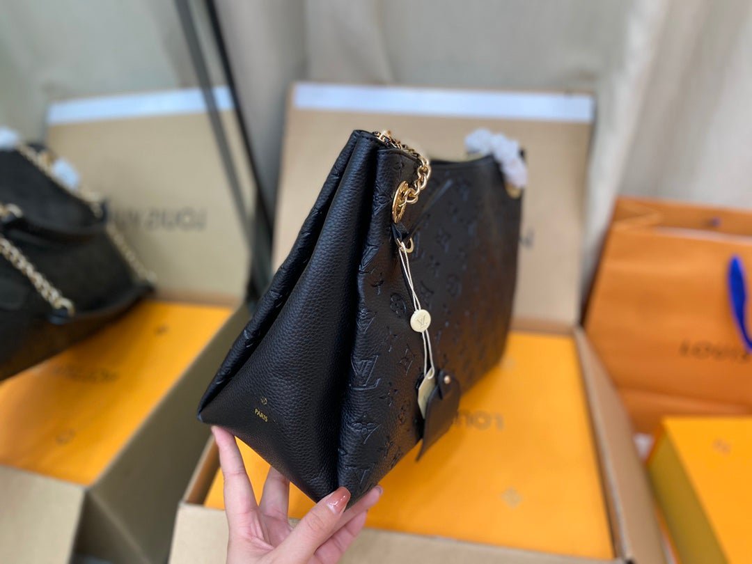 SURENE MM 36CM CUIR DE VEAU GRAINÉ MONOGRAMME NOIR