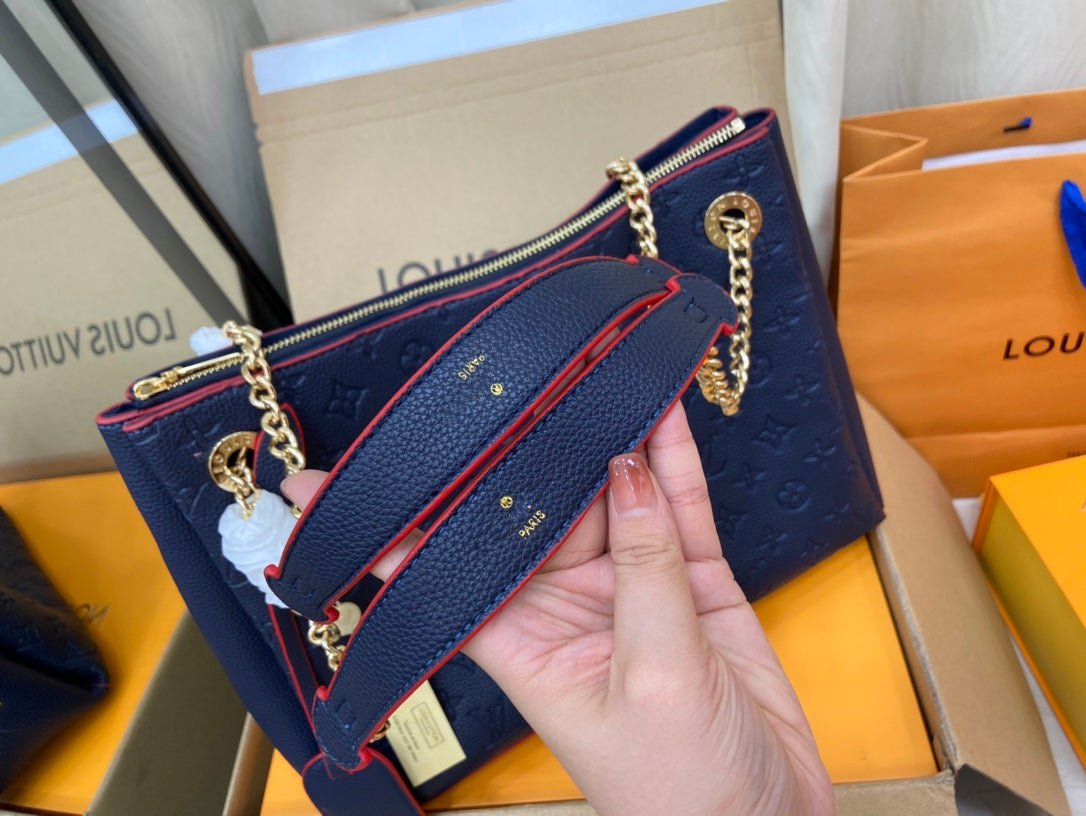SURENE MM 36CM CUIR DE VEAU GRAINÉ MONOGRAMME BLEU