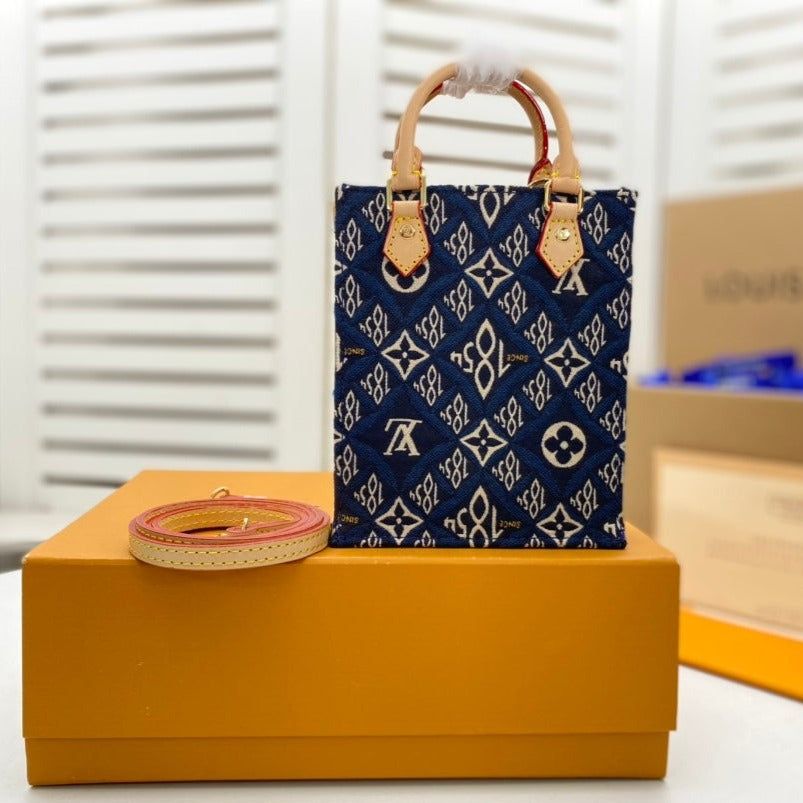 PETIT SAC PLAT BLEU MONOGRAMME DEPUIS 1854 TEXTILE