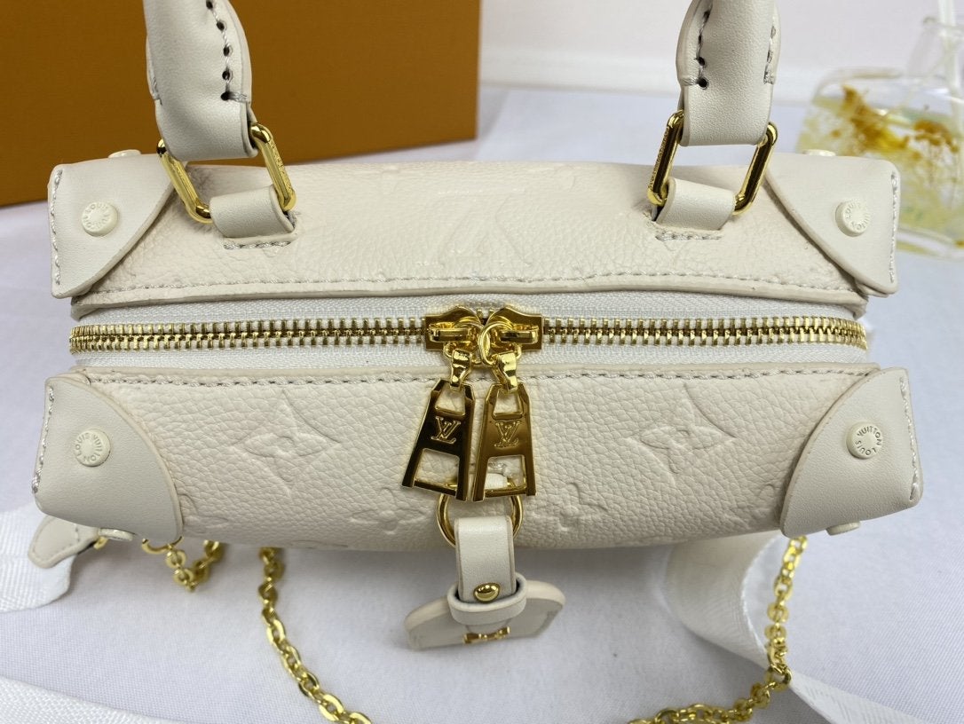 LV PETITE MALLE SOUPLE BLANC MONOGRAMME EMPREINTE