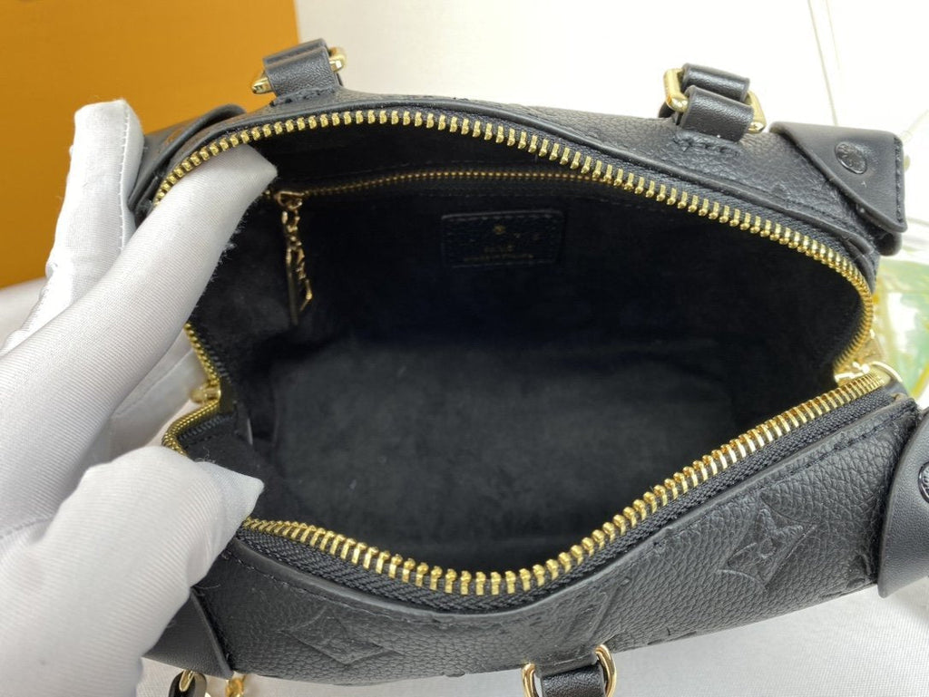LV PETITE MALLE SOUPLE NOIR MONOGRAMME EMPREINTE