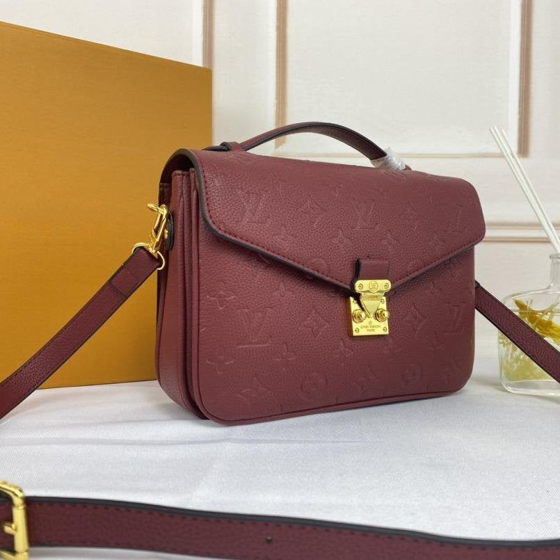 LV POCHETTE METIS 25CM ROUGE FONCÉ