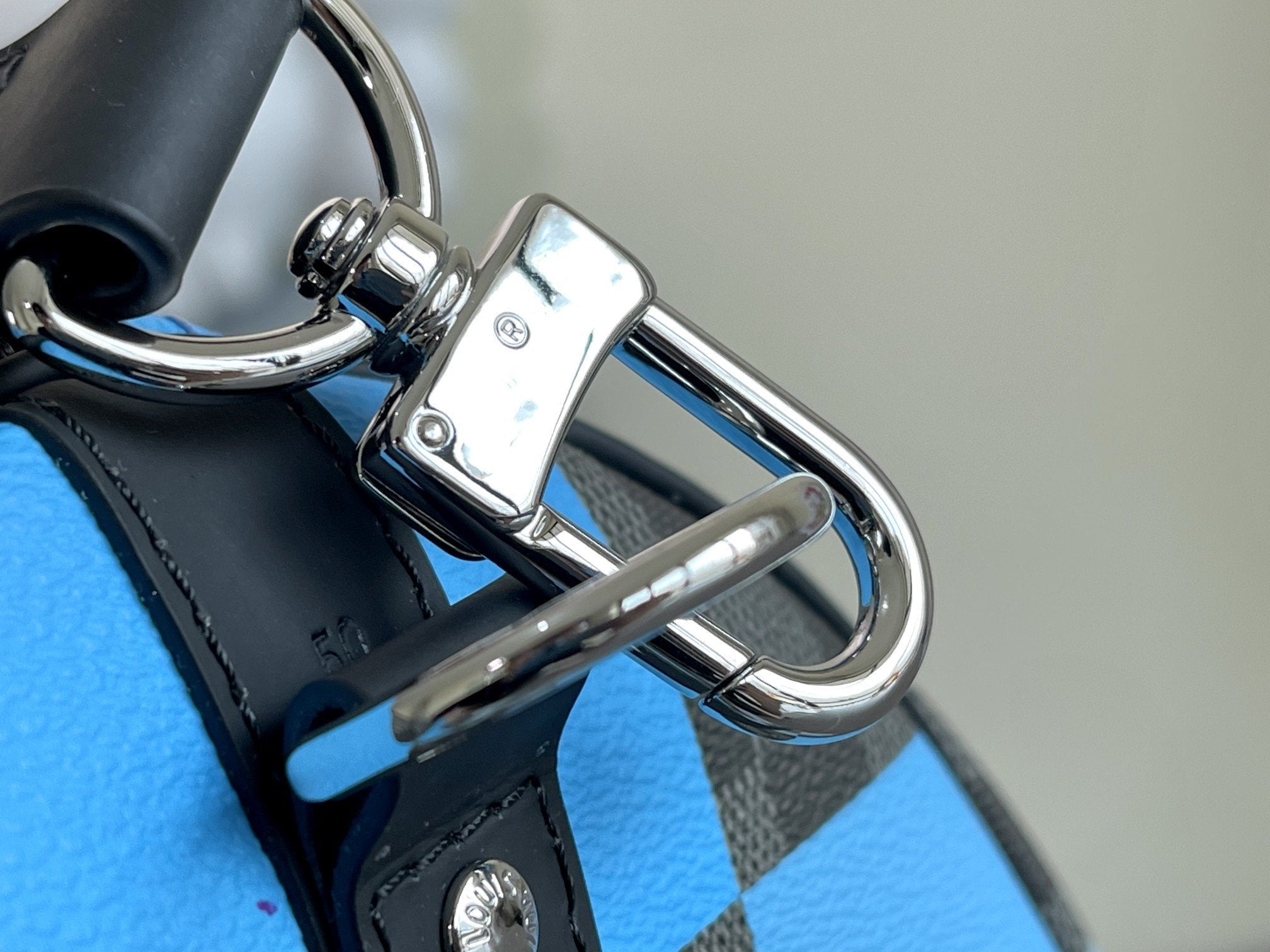 KEEPALL 50 BANDOULIÈRE BLEU DAMIER GRAPHITE 
