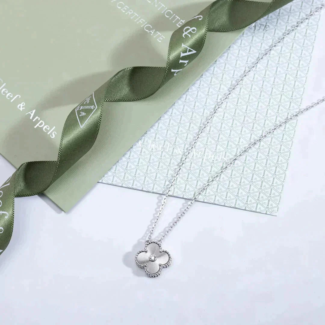 COLLIER LASER DIAMANT CLOVER 15 MM ARGENT
