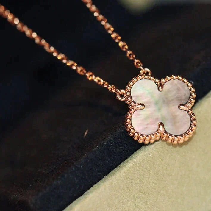 COLLIER CLOVER NACRE GRISE 15 MM